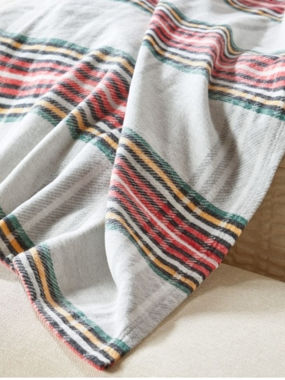 Vermont Country Store Super Soft Plaid Red Green Gray F/Q Throw Blanket Germany